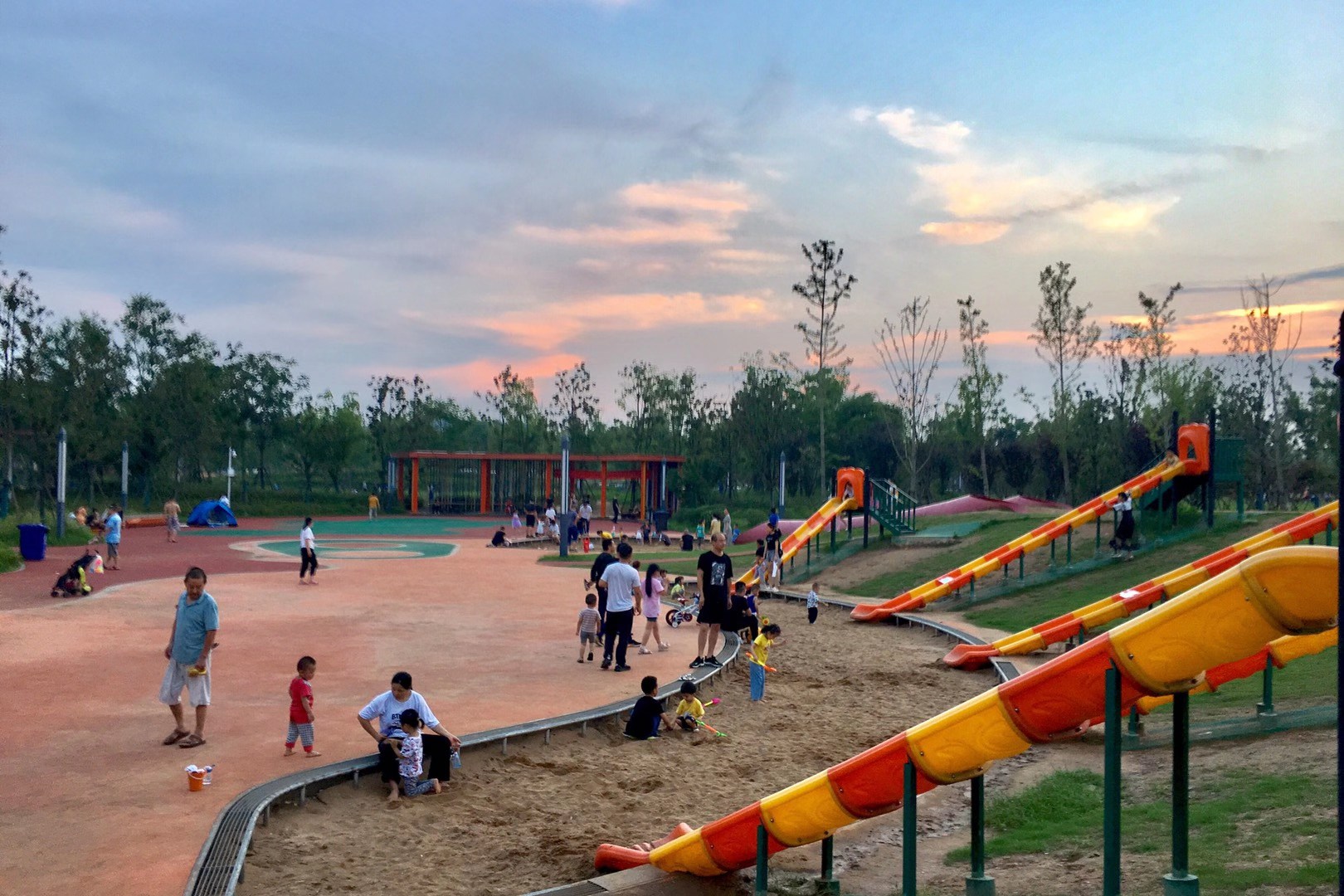 江夏中央大公园的儿童乐园(武汉江夏区)