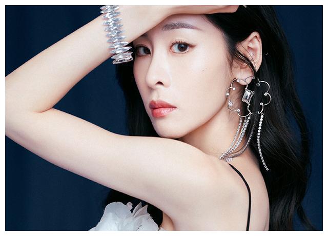 成毅和张碧晨深情演绎情人咒那声音那舞台真的是绝了