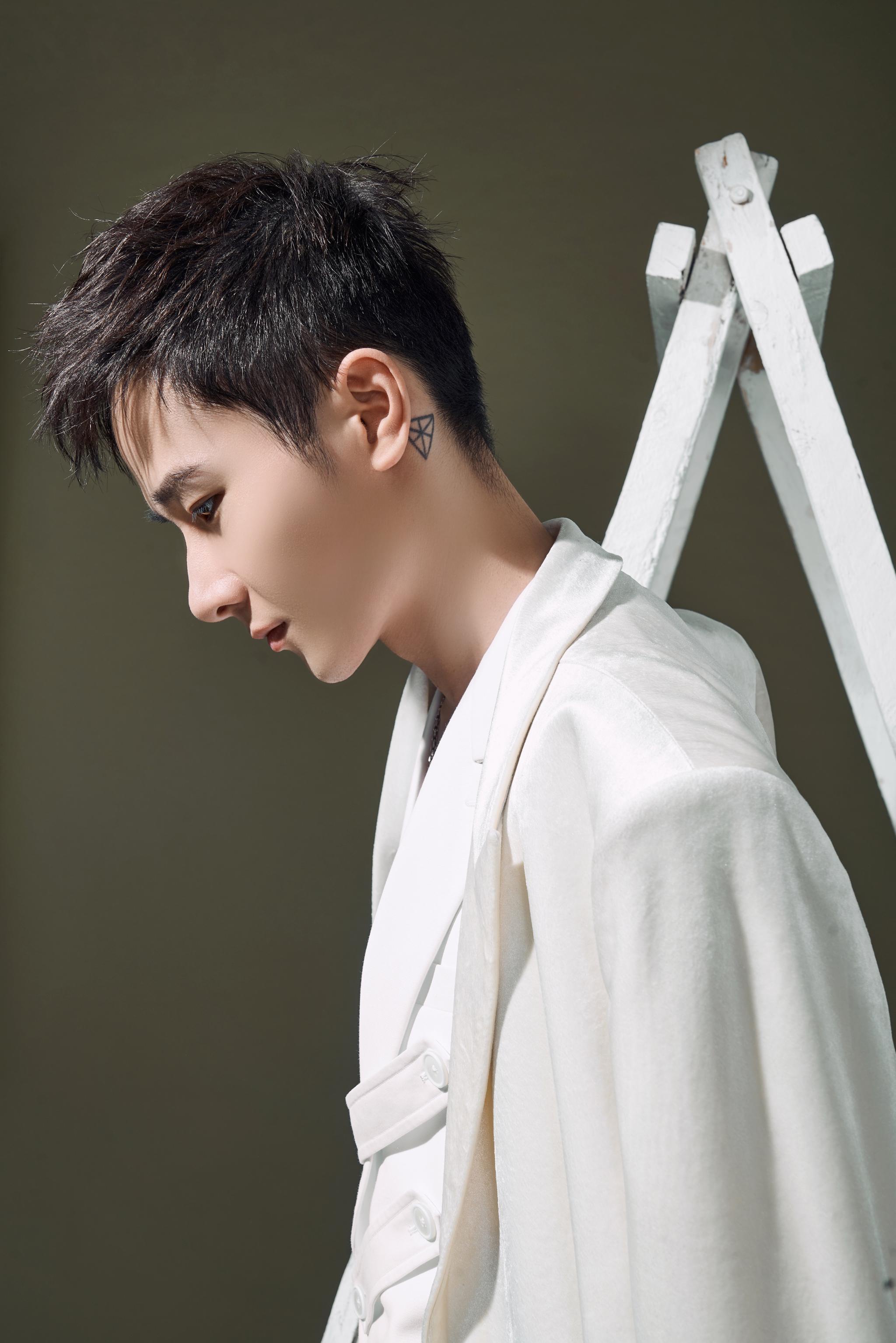 邓佳坤全新力作就躺在我的怀里甜蜜上线用浪漫唤醒这个春天