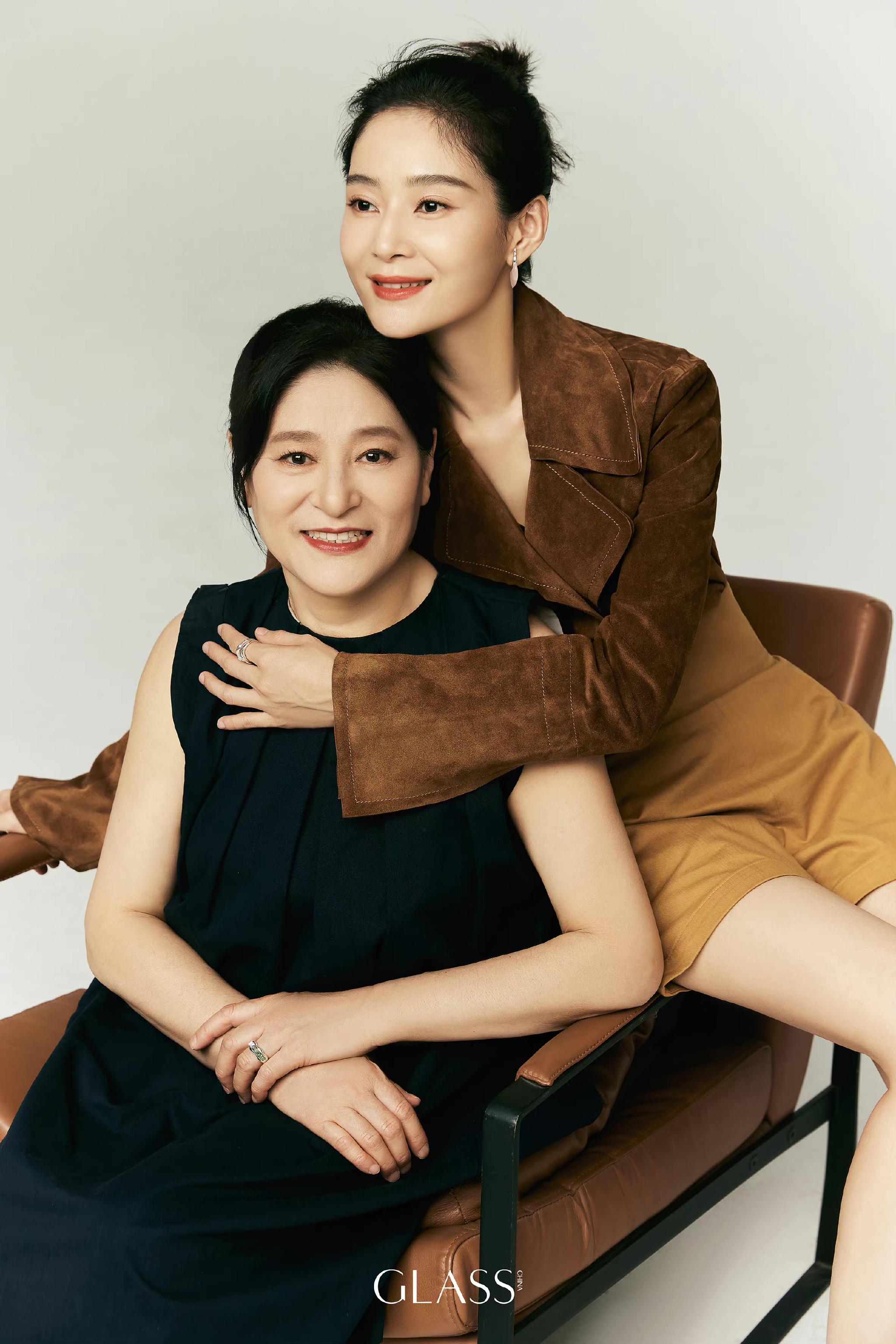 王媛可母女登glass母亲节专题双生花质感大片受好评