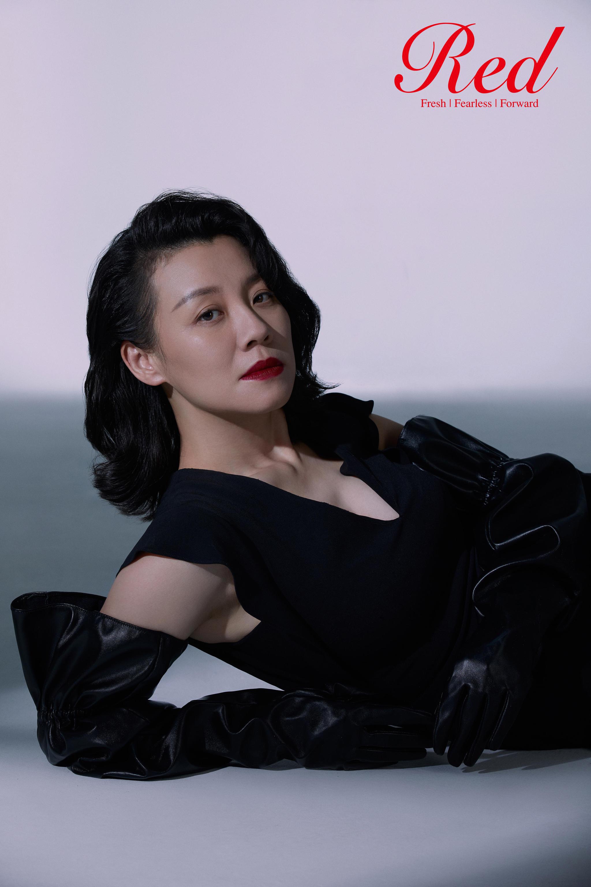 刘琳曝光杂志封面大片 刚柔并济彰显优雅大气__财经头条