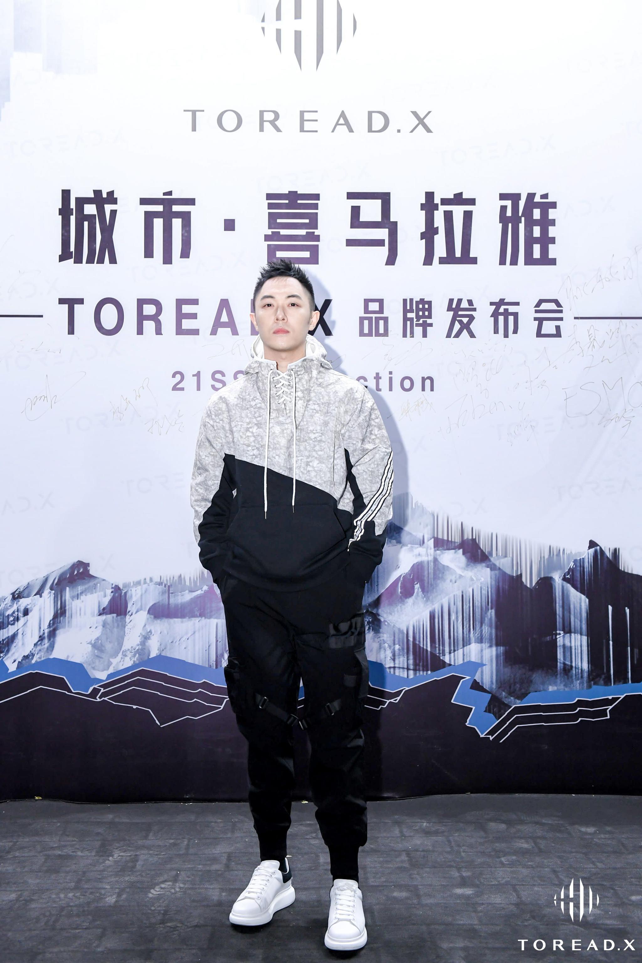 正文  日前,黑蚂蚁影业艺人李晟烨受邀出席探路者携全新子品牌toread.