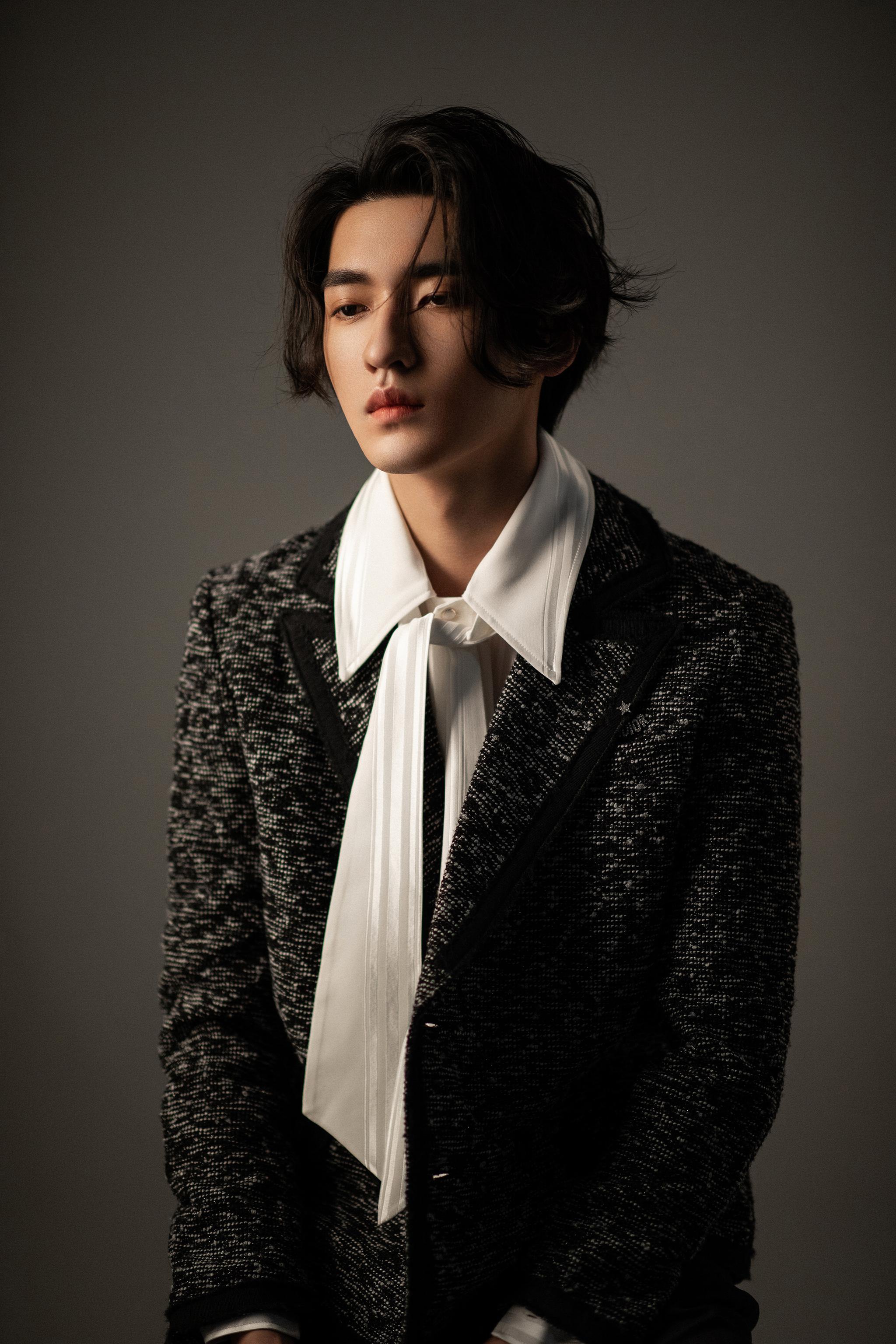 吴崇轩新写真眉目如画 翩翩美少年直击少女心|美少年