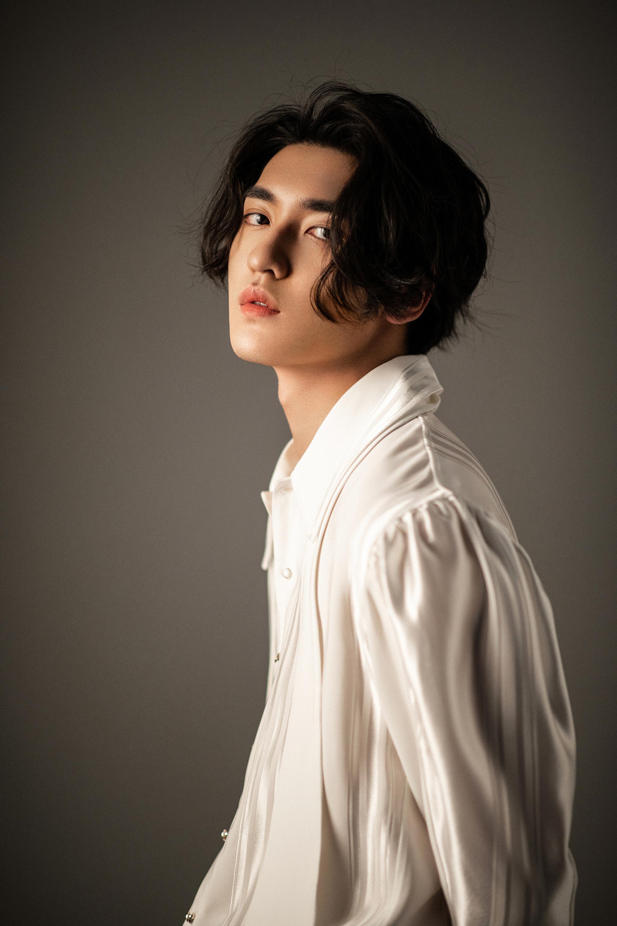 吴崇轩新写真眉目如画 翩翩美少年直击少女心|美少年