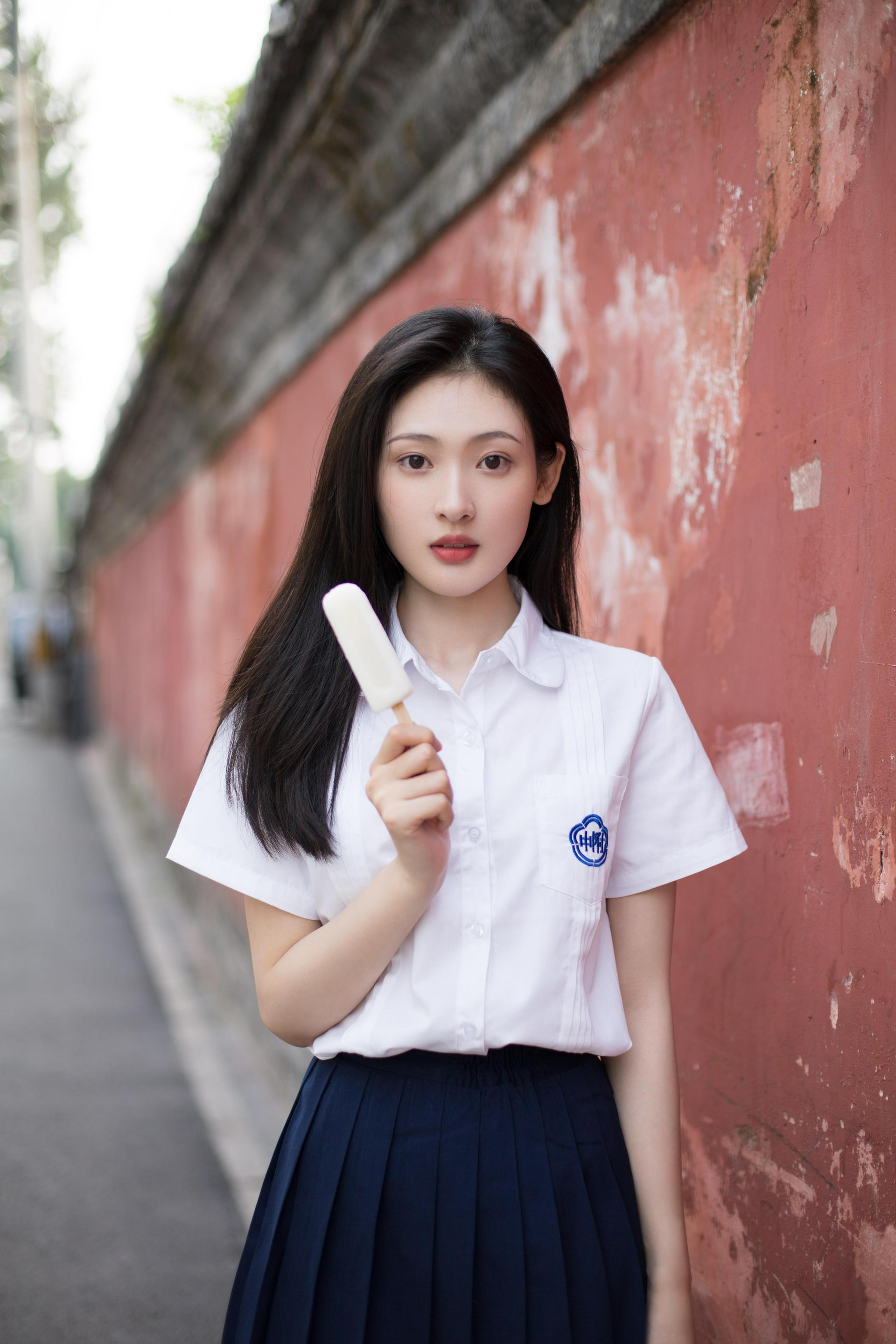 氧气少女刘玮婷校服写真 青春活力少女气息爆棚