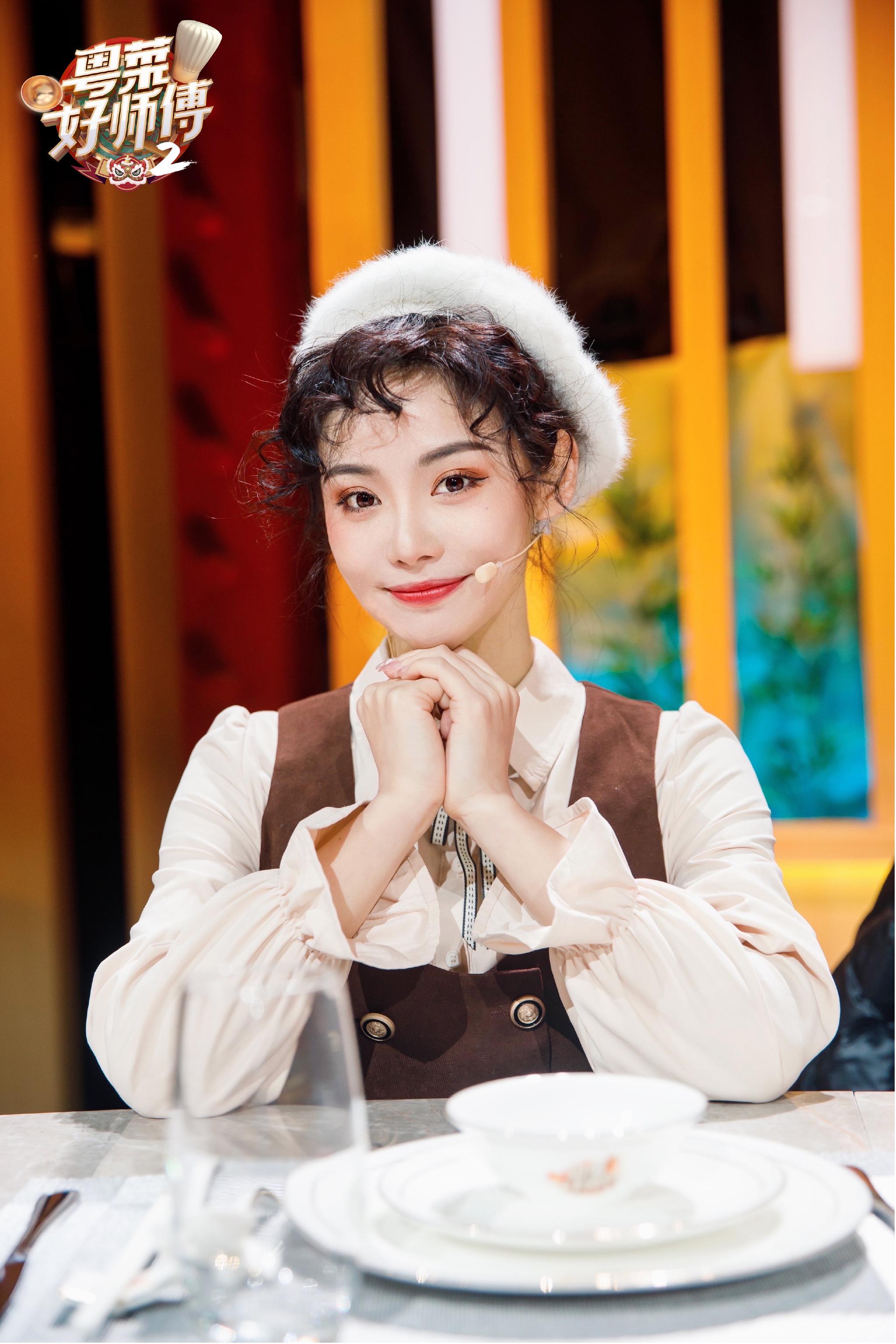 功夫女孩梁壁荧跨界加盟粤菜好师傅品尝美食弘扬粤菜文化