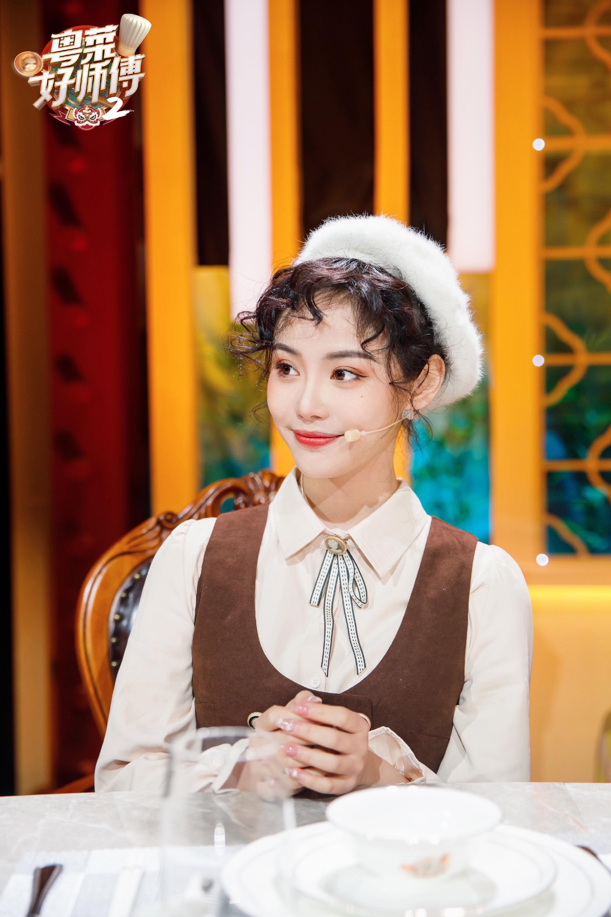 功夫女孩梁壁荧跨界加盟粤菜好师傅品尝美食弘扬粤菜文化