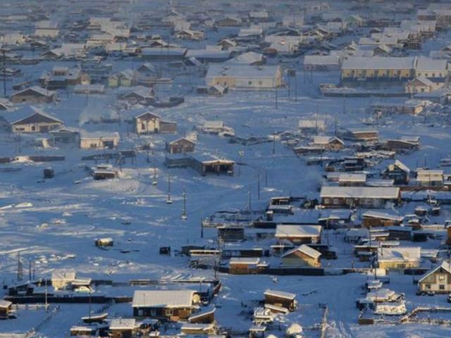 世界上极为寒冷的地区,人烟稀少却烟火气息十足,且仅有一条公路