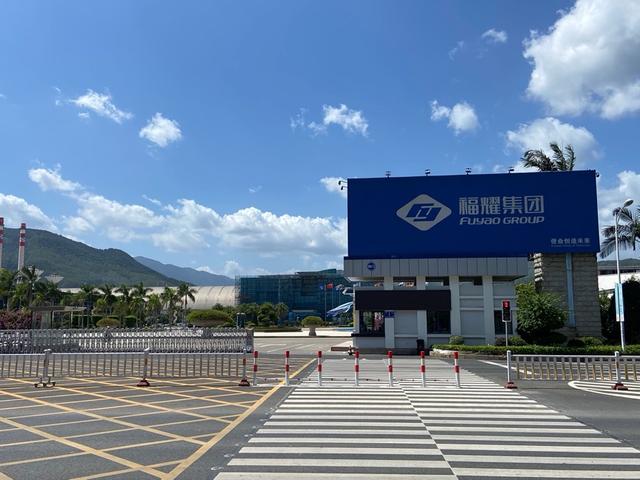 当曹德旺把工厂从高山搬到福清后,这里见证了福耀从一家乡镇企业变为