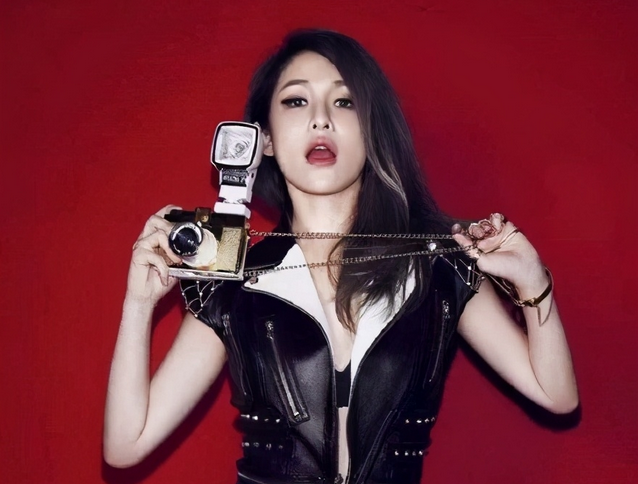 萧亚轩疑和黄皓分手,台媒爆料称被狗咬伤后毁容,缺乏安全感导致休闲区蓝鸢梦想 - Www.slyday.coM 萧亚轩疑和黄皓分手,台媒爆料称被狗咬伤后毁容,缺乏安全感导致休闲区蓝鸢梦想 - Www.slyday.coM