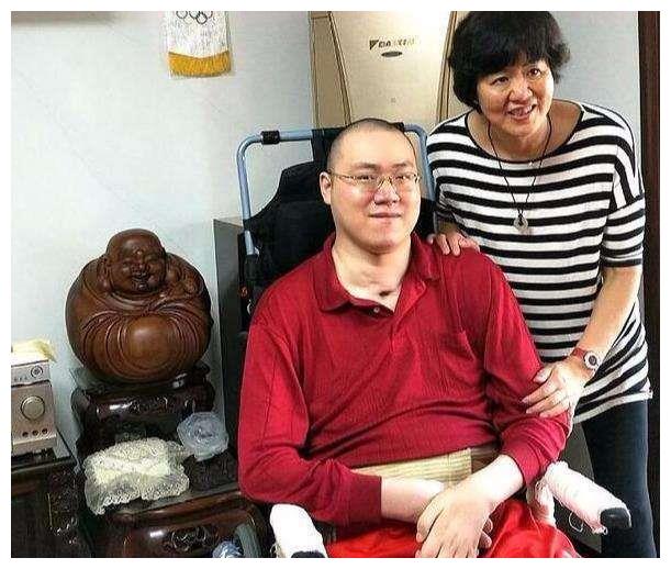 郎平携丈夫女儿看望汤淼,瘫痪13年逼走妻子,婴儿车主人成了救赎