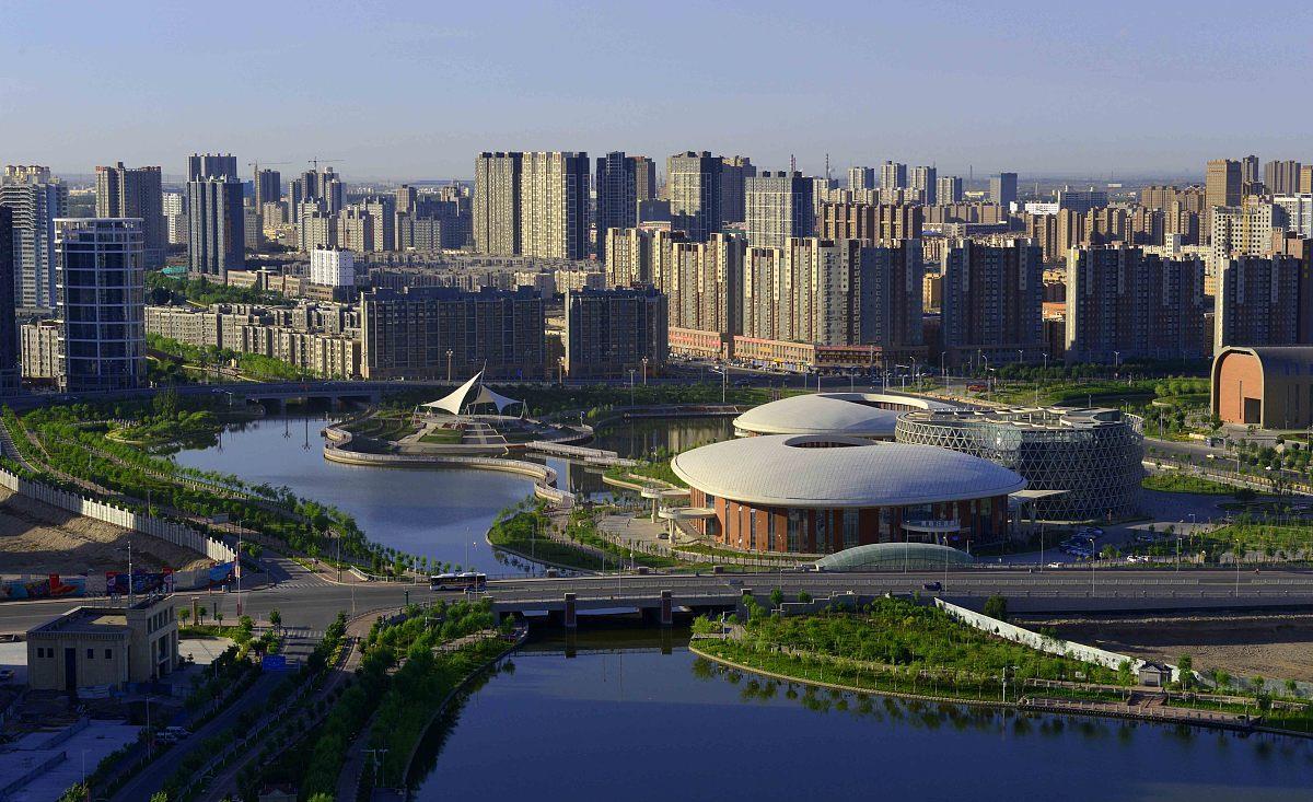 夫妻二人自驾游第一天来到新疆尉犁县,吃到了小巴郎烤羊肉串