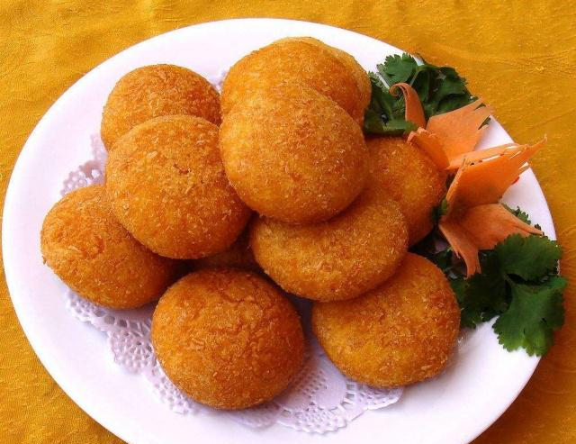 大妈校门口卖“黄金饼”,10元3个生意好,家长排队给孩子购买!休闲区蓝鸢梦想 - Www.slyday.coM 大妈校门口卖“黄金饼”,10元3个生意好,家长排队给孩子购买!休闲区蓝鸢梦想 - Www.slyday.coM