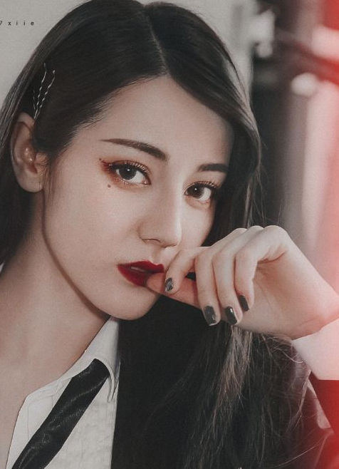 迪丽热巴泪痣,蔡徐坤脸颊痣,张若昀鼻尖痣,易烊千玺:神来之笔_高清