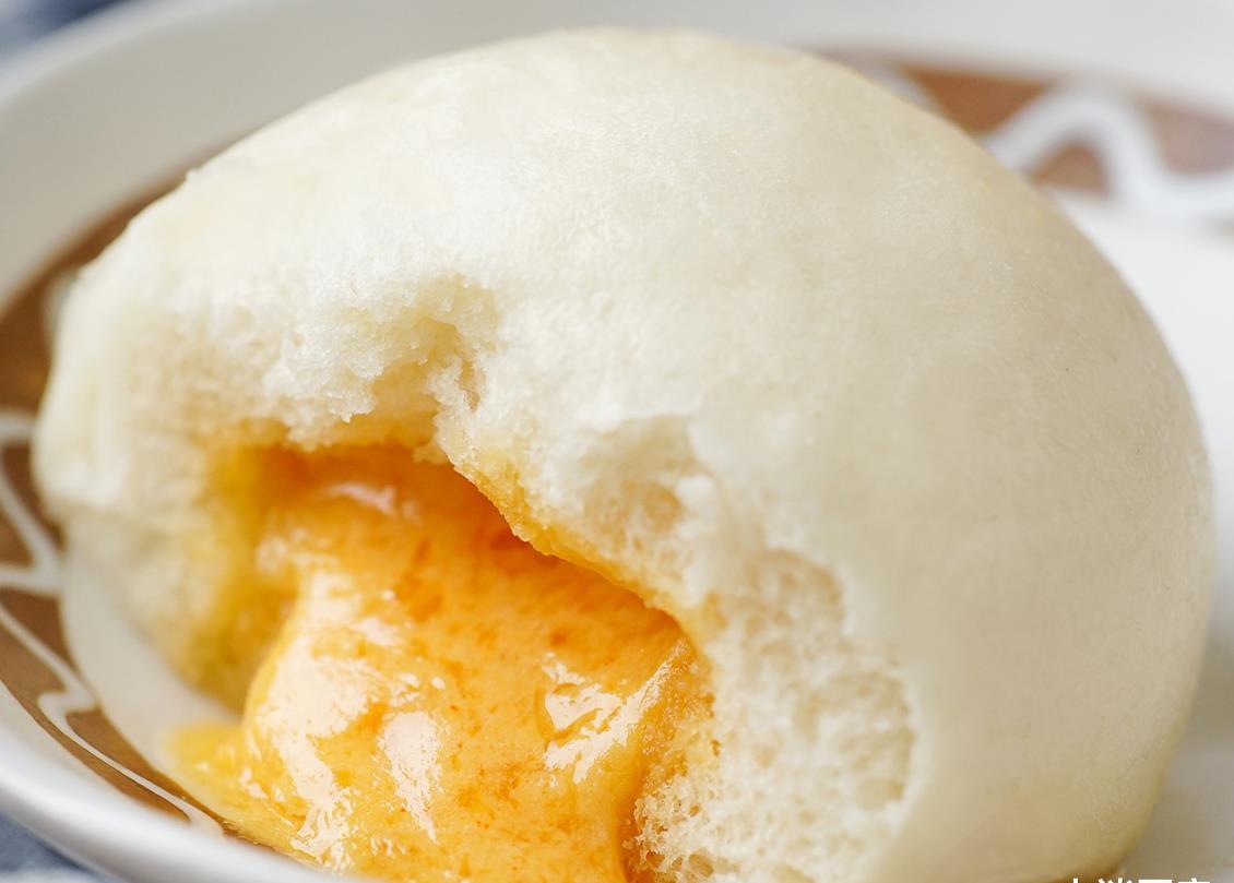 教你做流沙包,口感柔韧,蛋香奶香,甜咸交错,轻咬一口就爆浆