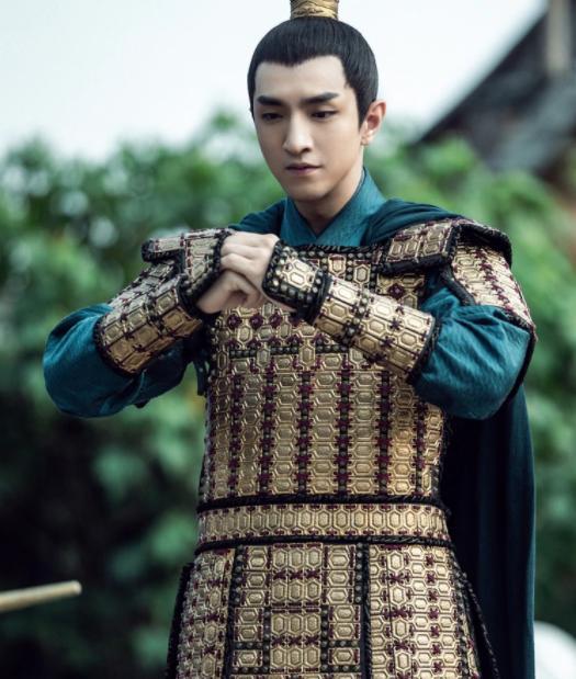 28岁男星金瀚在《鹤唳华亭》中饰演齐王,剧中野心勃勃觊觎太子宝座