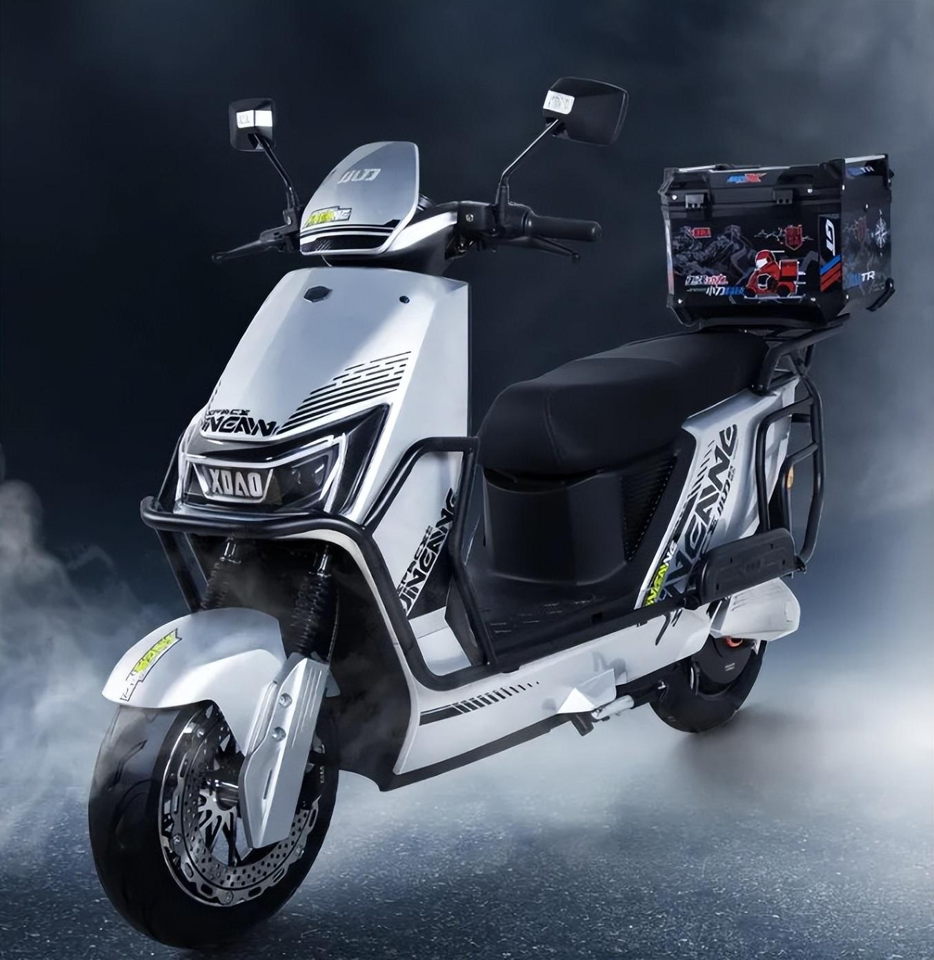 不得不说,小刀电动车的核心优势在于强大的动力性能和长续航里程,通过