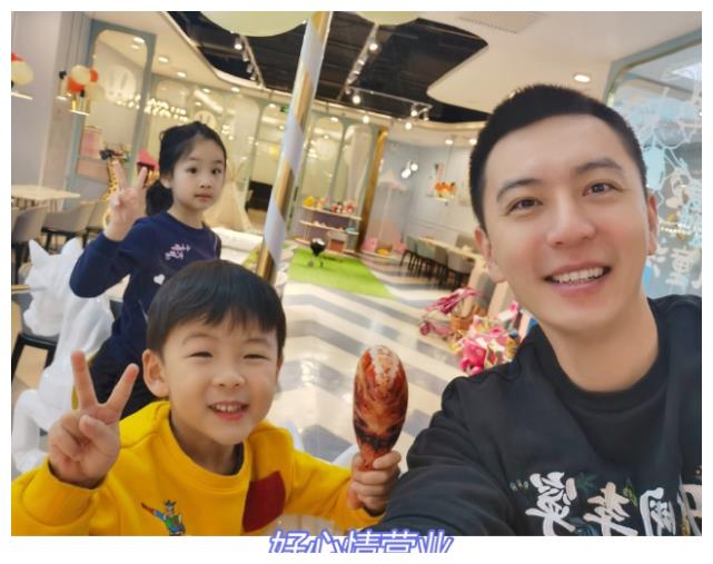 拜见岳父杨鸣罕见晒娃令网友惊艳一儿一女颜值超高抢镜