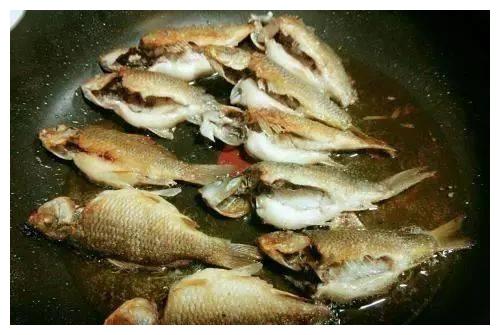 吃鱼也能看出人的"性格",第一筷子夹这的,大多是聪明人