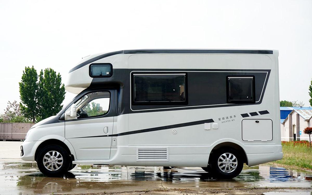 大空间车内3张大床值得一看的亲民款爱旅途大通c型房车