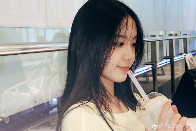 可爱美少女gnz48-梁乔迷人美照好看_高清图集_新浪网