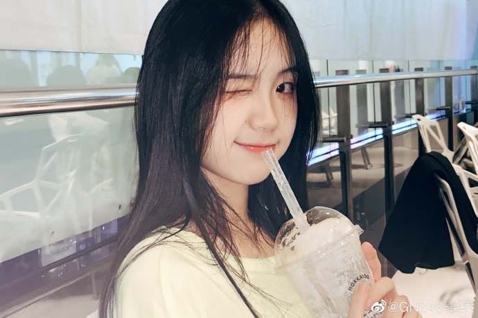 可爱美少女gnz48-梁乔迷人美照好看