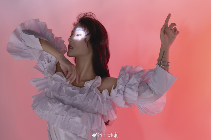 美女演员王珏萌迷人美照好看