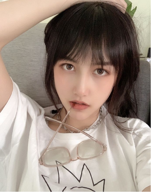 女主微博诉苦后rng马上解约,网友:这就怂了