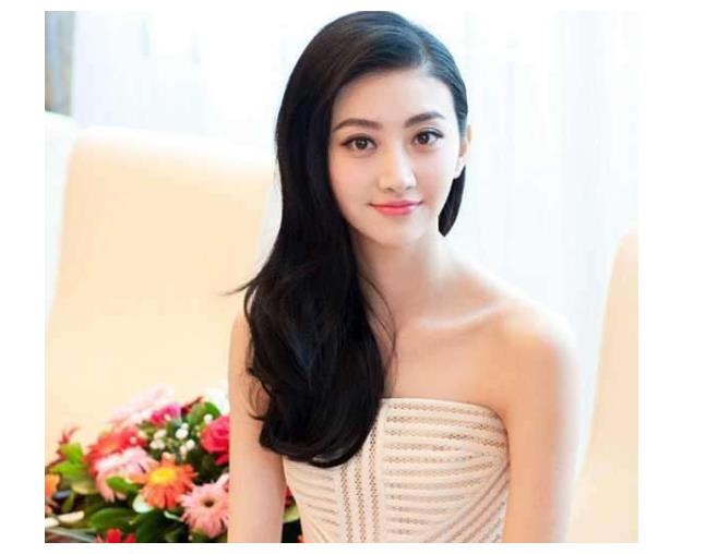 景甜"奶肌"太晃眼,分手后身材愈发有韵味,张继科后悔了吗