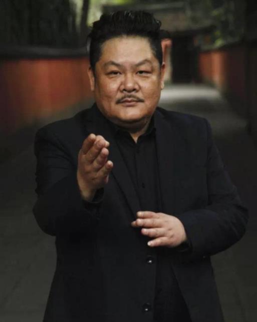 林雪自曝演戏时被女演员喂烂提子,是谁这么大胆对老艺术家不敬?|杜琪峰|香港|老戏骨|影坛|暗花_新浪娱乐_新浪新闻
