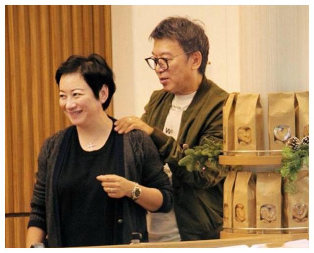 04但是谢宁没有,而是在息影后,在老公王德伟的支持下,在十年的时间里