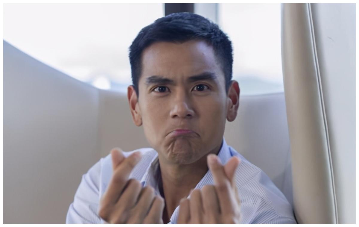 男神形象崩塌,彭于晏街头现身遭偷拍,怒竖中指引争议|崩塌|彭于晏