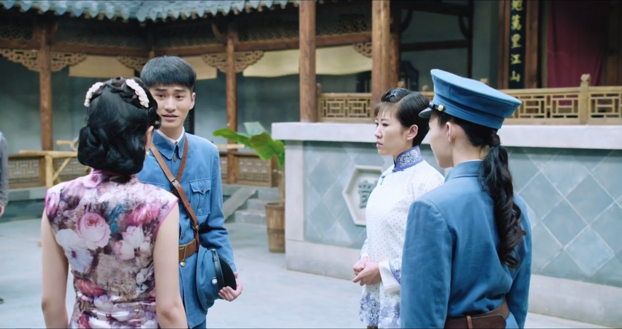 《兄弟营》重庆卫视首播,翁虹上演最美女间谍,炮火连连枪战神剧