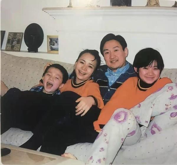 宋丹丹祝贺赵婷获金球奖,称女儿是她的宝贝,网友:华人之光