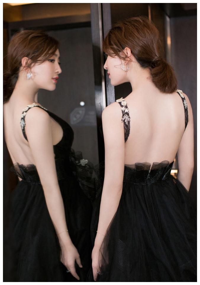 漂亮女明星马苏美背半露性感写真__财经头条