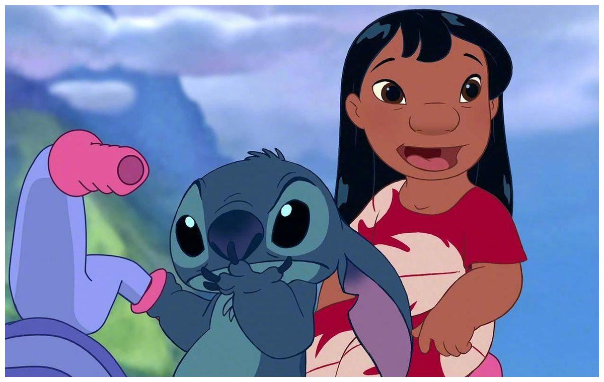 帝尔斯等配音,主要讲述了夏威夷小女孩莉萝和外太空生物史迪奇的故事