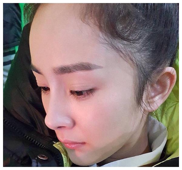 又一个杨幂?范冰冰晒新照发际线后移,上次不洗头遭男友嫌弃