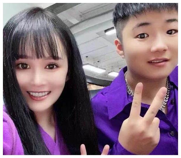 赵本山女儿"新恋情",男友照片曝光,网友:和天佑差远了