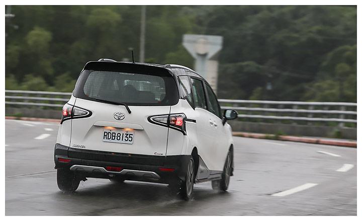 mpv也能玩越野?试驾丰田sienta crossover