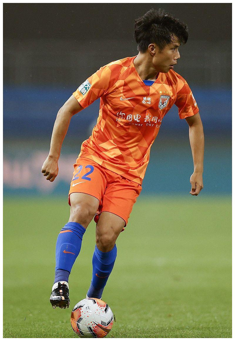 虽然合同要到期为什么蒿俊闵泰山队一定要留下他位置没接班人