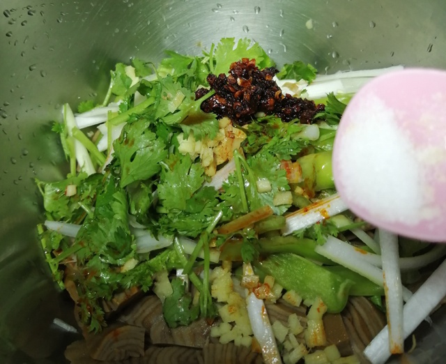 掌握这三个窍门,做出的家常凉菜凉拌素火腿,香嫩好吃,开胃下饭