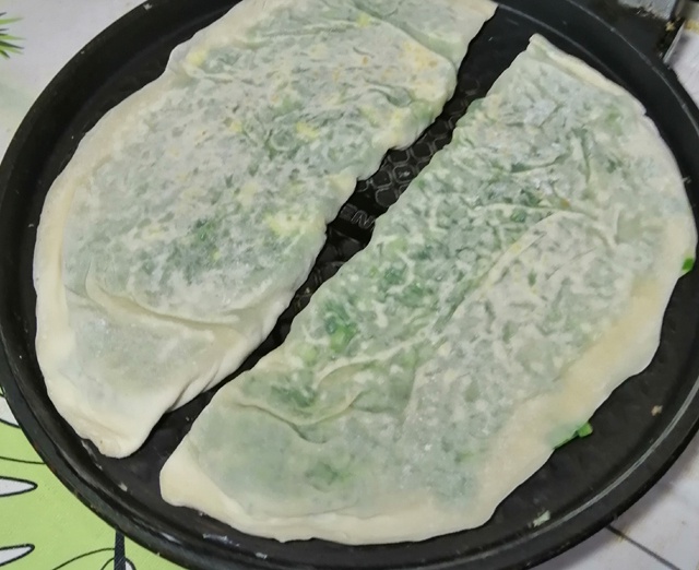 徐州人最喜欢吃的早餐面食,韭菜盒子,鲜香酥软,简单快手又好吃