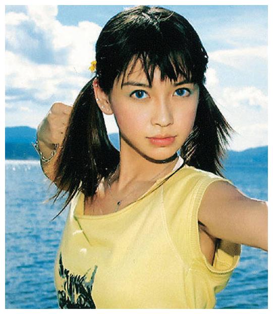 baby15岁模特照被疯传,看清嘴巴大小,整没整容一目了然!