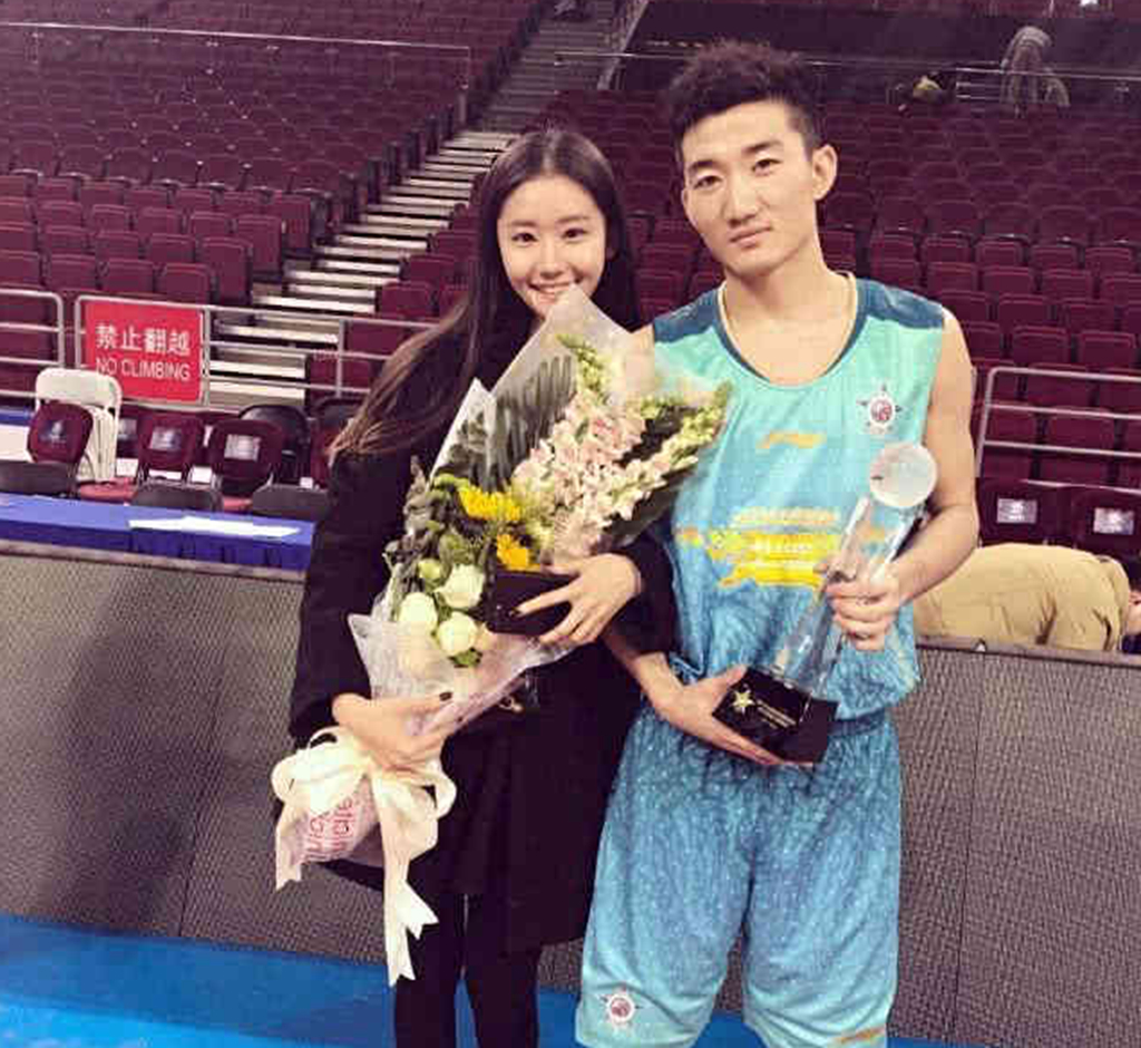 从阵容的厚度上来看,拥有着韩德君,郭艾伦,赵继伟,张镇麟以及外援弗格