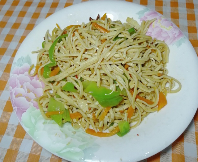 掌握这三个窍门做出的家常胡萝卜炒豆腐丝简单好吃美味下饭