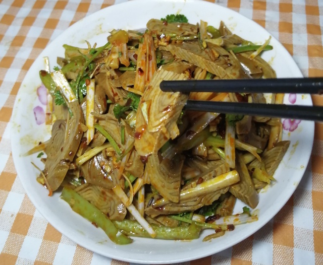 掌握这三个窍门,做出的家常凉菜凉拌素火腿,香嫩好吃,开胃下饭
