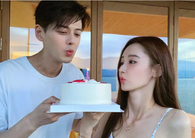 郭品超宣布恋情,女友是黄子韬旗下艺人马泽涵,年龄相差19岁