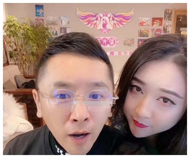 二人转演员小黄飞近期露面满脸伤痕还自拍疑似被老公家暴