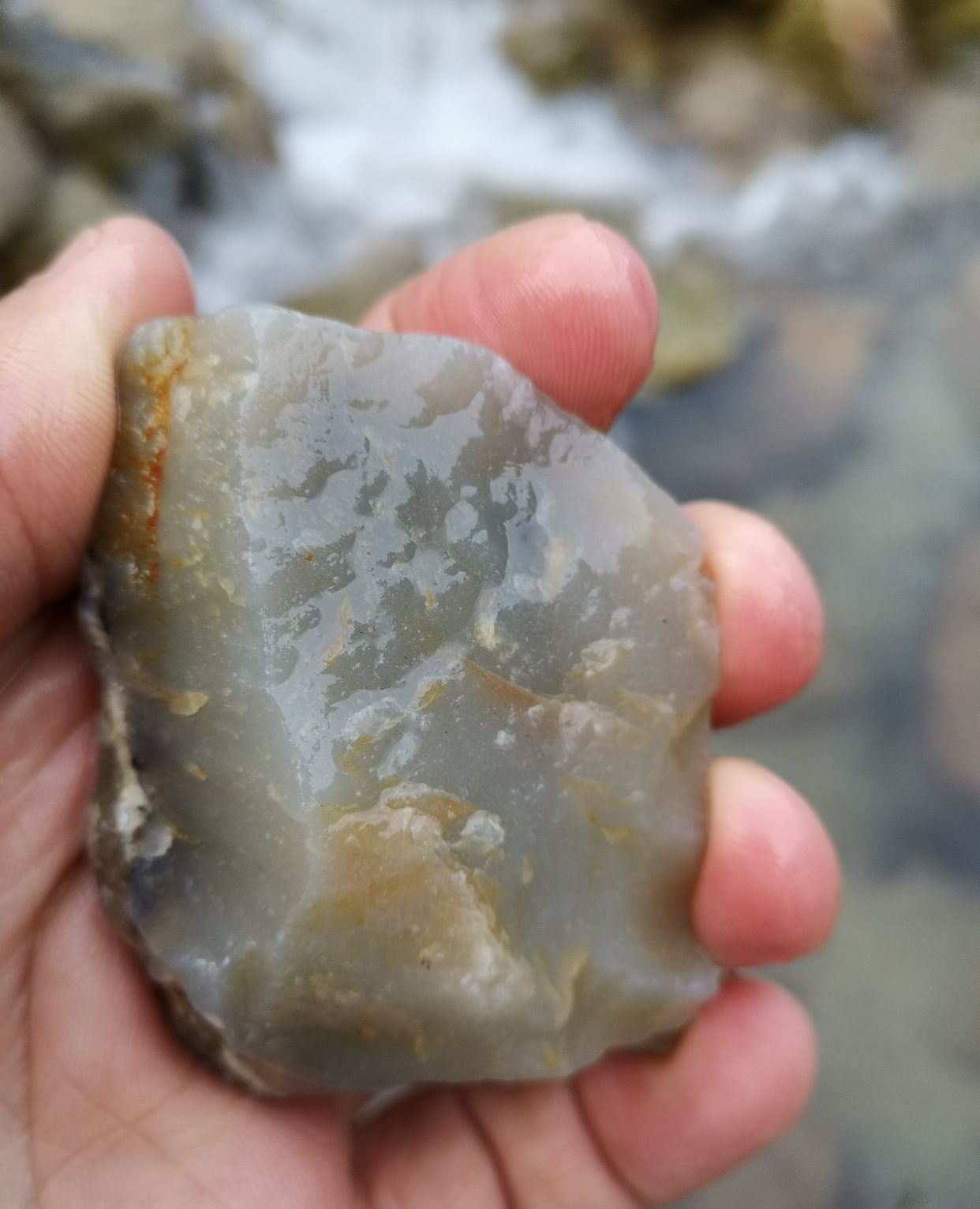 1 / 4 其貌不扬的香花玉原石,湖南省2016年新发现的玉石种类,这块是