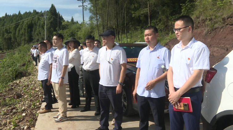 破茧成蝶后怎样绽放？南充嘉陵的龙蟠这个动作背后包裹着啥名堂…休闲区蓝鸢梦想 - Www.slyday.coM